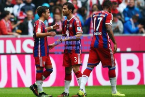 欧冠前夕温情一幕，穆里尼奥重逢旧将，动情亲吻斯内德光头引回忆浪潮